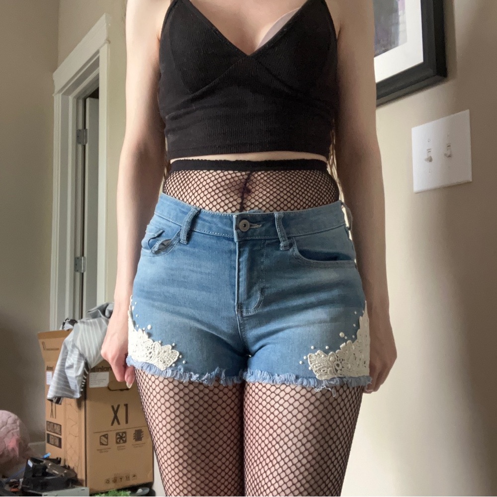 CUTE LACE PEARL JEAN SHORTS - Picture 11 of 14